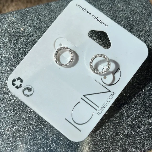 Icing Jewelry Nwt Lovely Ring Of Jewels On Post Earrings
